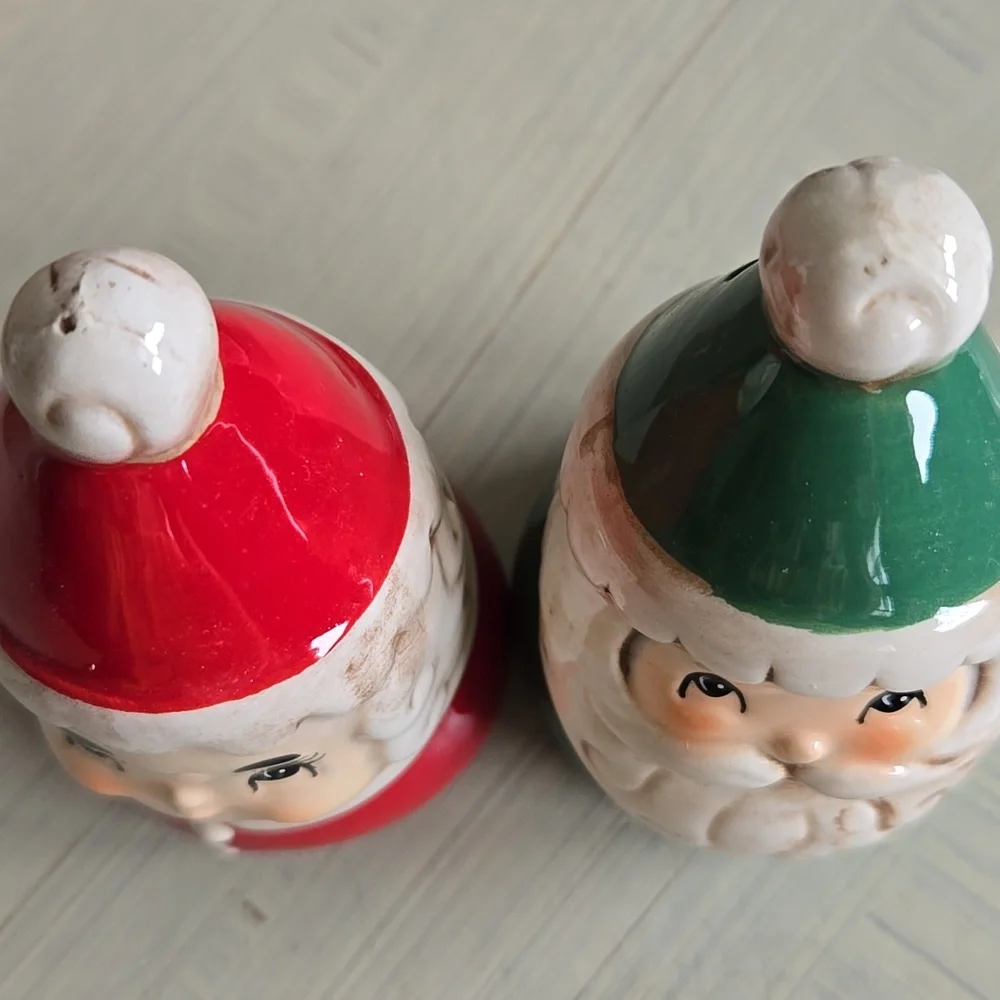 COLLECTIBLE JOHANNA PARKER SANTA & MRS. CLAUS SALT & PEPPER SHAKERS - Picture 9 of 10